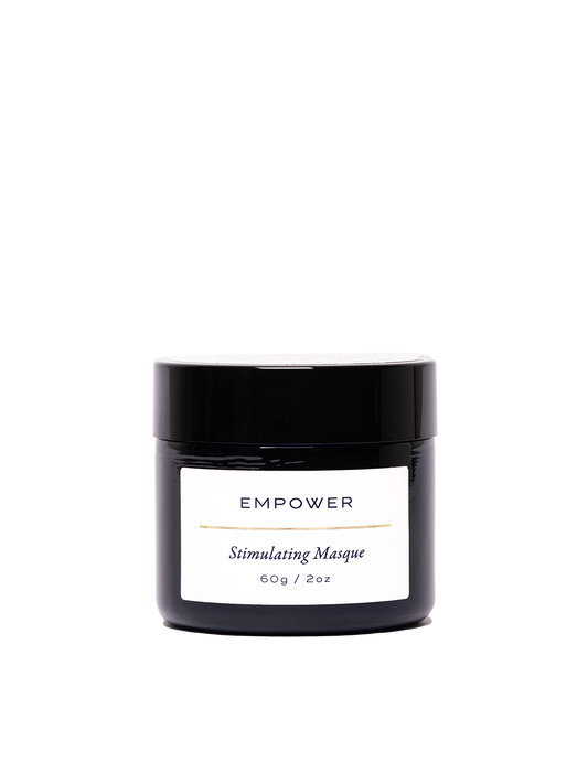 Empower Stimulating Masque en su frasco negro premium de 60 g / 2 oz. Etiqueta minimalista con texto 'Stimulating Masque' en diseño elegante y sofisticado. Mascarilla potente con pH 4 para revitalizar, oxigenar y renovar todo tipo de piel.