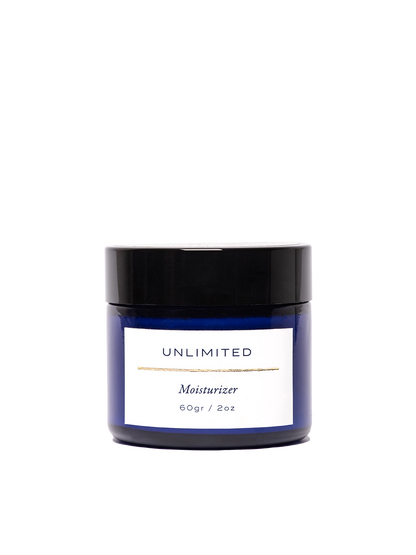 Crema facial Unlimited Moisturizer de Skin & Sky, un tratamiento de noche con ácido láctico y ubiquinona que ayuda a emparejar el tono y mejorar la textura de la piel.