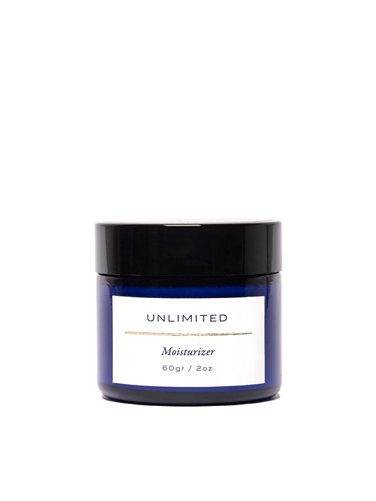 Crema facial Unlimited Moisturizer de Skin & Sky, un tratamiento de noche con ácido láctico y ubiquinona que ayuda a emparejar el tono y mejorar la textura de la piel.